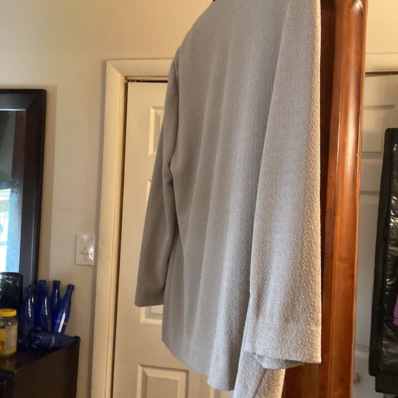 One piece sweater looks like 2 PCs knit - Picture 6 of 8